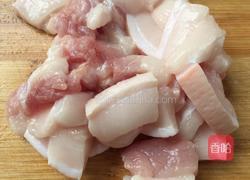 五花肉炒洋葱的做法图解1