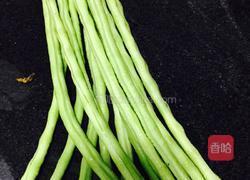 肉末丁炒豆角的做法图解1