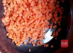 香菇胡萝卜肉丝饭的做法图解1