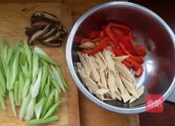 凉拌芹菜腐竹的做法图解1