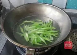 Illustration of how to make cold celery and yuba 3