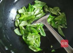 青椒炒油条的做法图解2