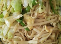 包菜鸡蛋炒面