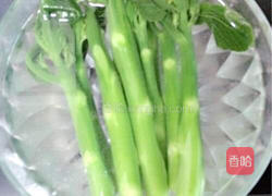 虾米炒芥兰的做法图解3