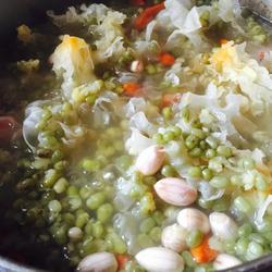银耳莲子羹的做法[图]