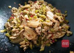 酸豆角炒猪肉的做法图解4