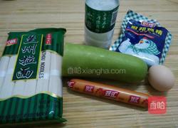 节瓜鸡蛋鸡肉肠汤面的做法图解1