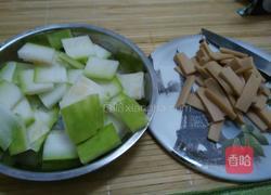 节瓜鸡蛋鸡肉肠汤面的做法图解2