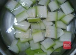 节瓜鸡蛋鸡肉肠汤面的做法图解3