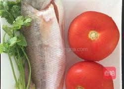 番茄鲈鱼汤的做法图解1