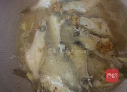 豆酱焖鱼的做法图解4