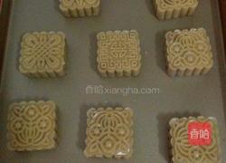 广式豆沙蛋黄月饼的做法图解9