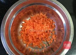 虾仁鸡蛋卷的做法图解2