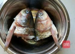 鱼头炖豆腐的做法图解1