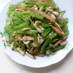 香干里脊炒芹菜的做法[图]