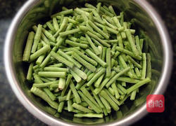 豆角蒸面的做法图解2