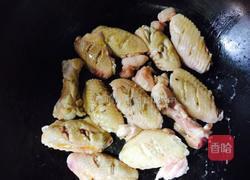 大盘黄焖鸡翅的做法图解3