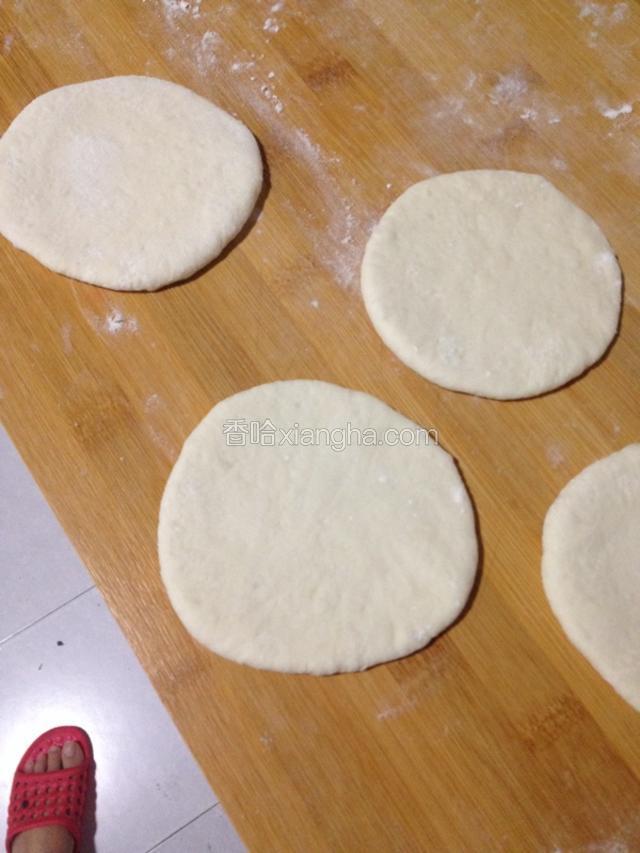 做好的小饼坯子。