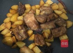 排骨烧土豆的做法图解7