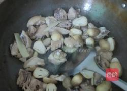 蘑菇炒鸡肉的做法图解6