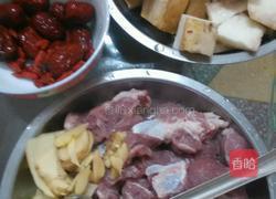 山药排骨汤的做法图解1