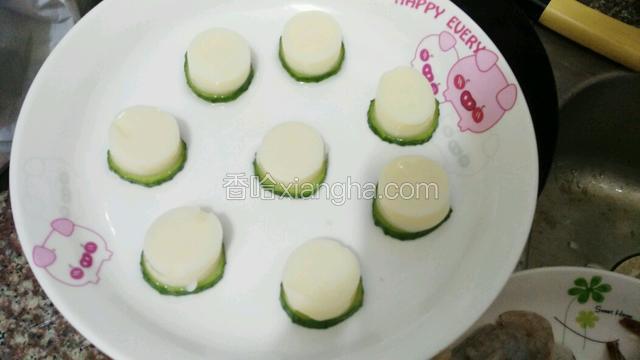 黄瓜放下面  再放日本豆腐