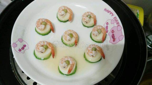 上锅蒸三分钟即可（不然虾就老了）