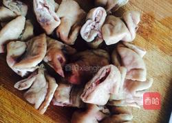 洋葱炒大肠的做法图解1