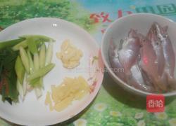 蒜香拨皮鱼的做法图解1