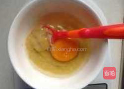 香蕉蛋奶羹的做法图解2