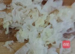 银耳雪梨红枣汤的做法图解2