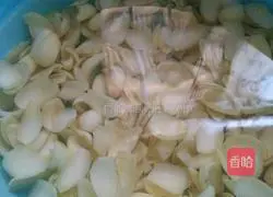 Illustration of how to cook celery and lily 2