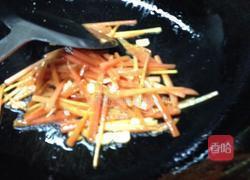 胡萝卜炒黄豆芽的做法图解7