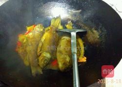 煎鲫鱼的做法图解6