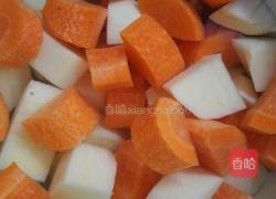 酱烧土豆牛肉丁的做法图解1