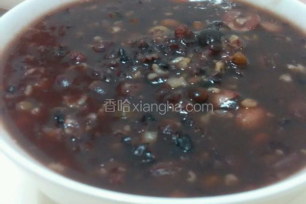 补血养颜黑米杂粮粥