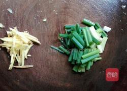 瘦肉粥的做法图解1