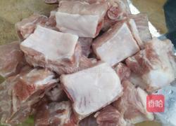 红烧排骨土豆干的做法图解1