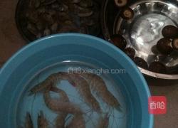 鲜虾花甲香菇粥的做法图解1
