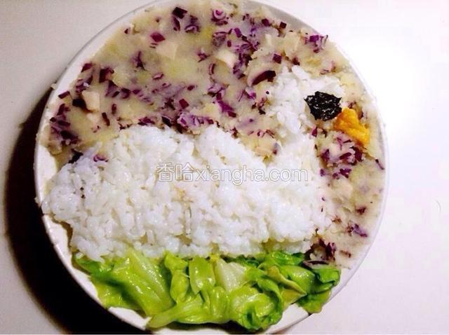 土豆泥和包菜填补空白。