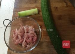 黄瓜瘦肉汤的做法图解1