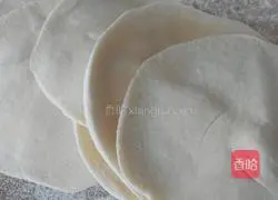 Illustration of how to make steamed buns stuffed with chives 10