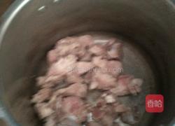 冬瓜薏仁骨头去湿汤的做法图解2