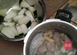冬瓜薏仁骨头去湿汤的做法图解3