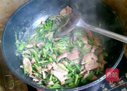 猪肝炒韭菜的做法图解1