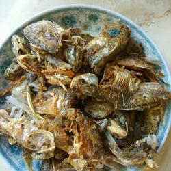 油炸小鲫鱼的做法[图]