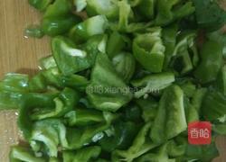 青椒炒肉的做法图解1