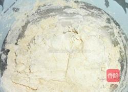 猪肉芹菜香菇包子的做法图解3