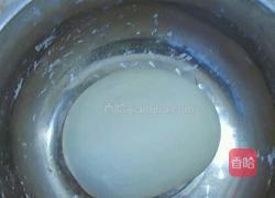 猪肉芹菜香菇包子的做法图解4