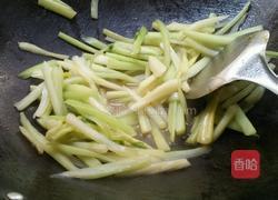 腐竹西芹炒瘦肉的做法图解3